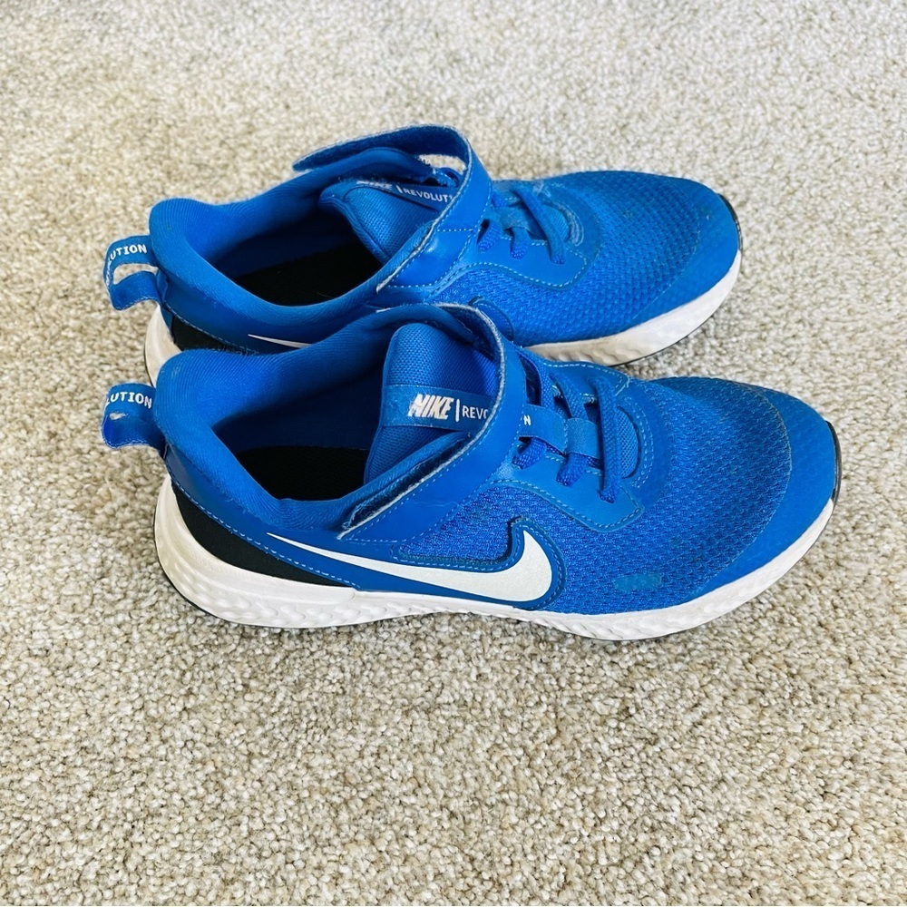 Nike Youth Revolution Sneakers - Picture 3 of 7